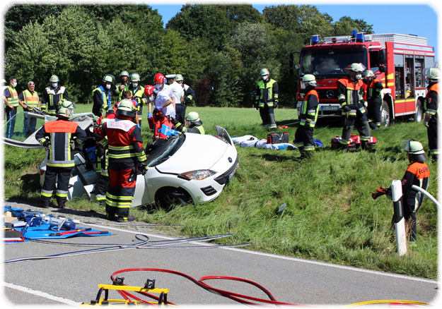 Schwerer Verkehrsunfall B13 bei Holzkirchen