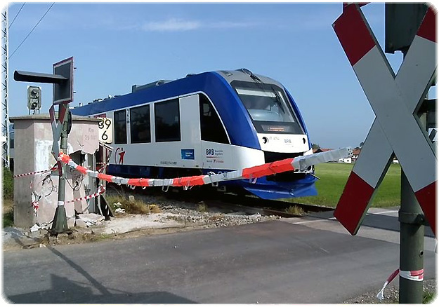 Pkw gegen Zug Bahnübergang Thann