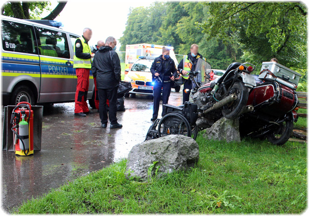 Unfall Motorrad mit Beiwagen B 318